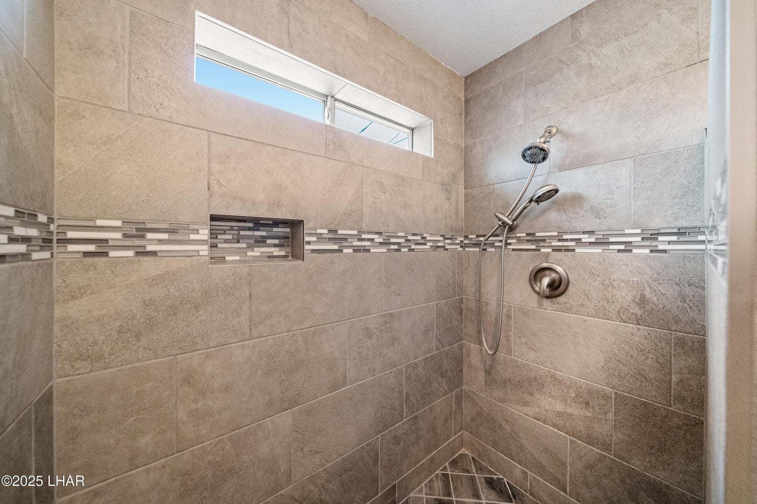 20250904203330272122000000-o