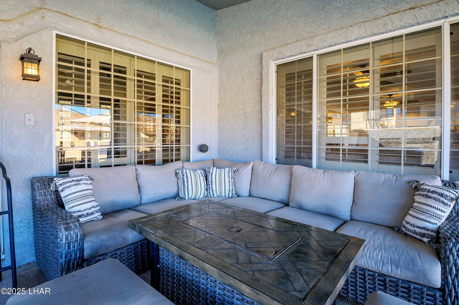 20251007235250276341000000-o