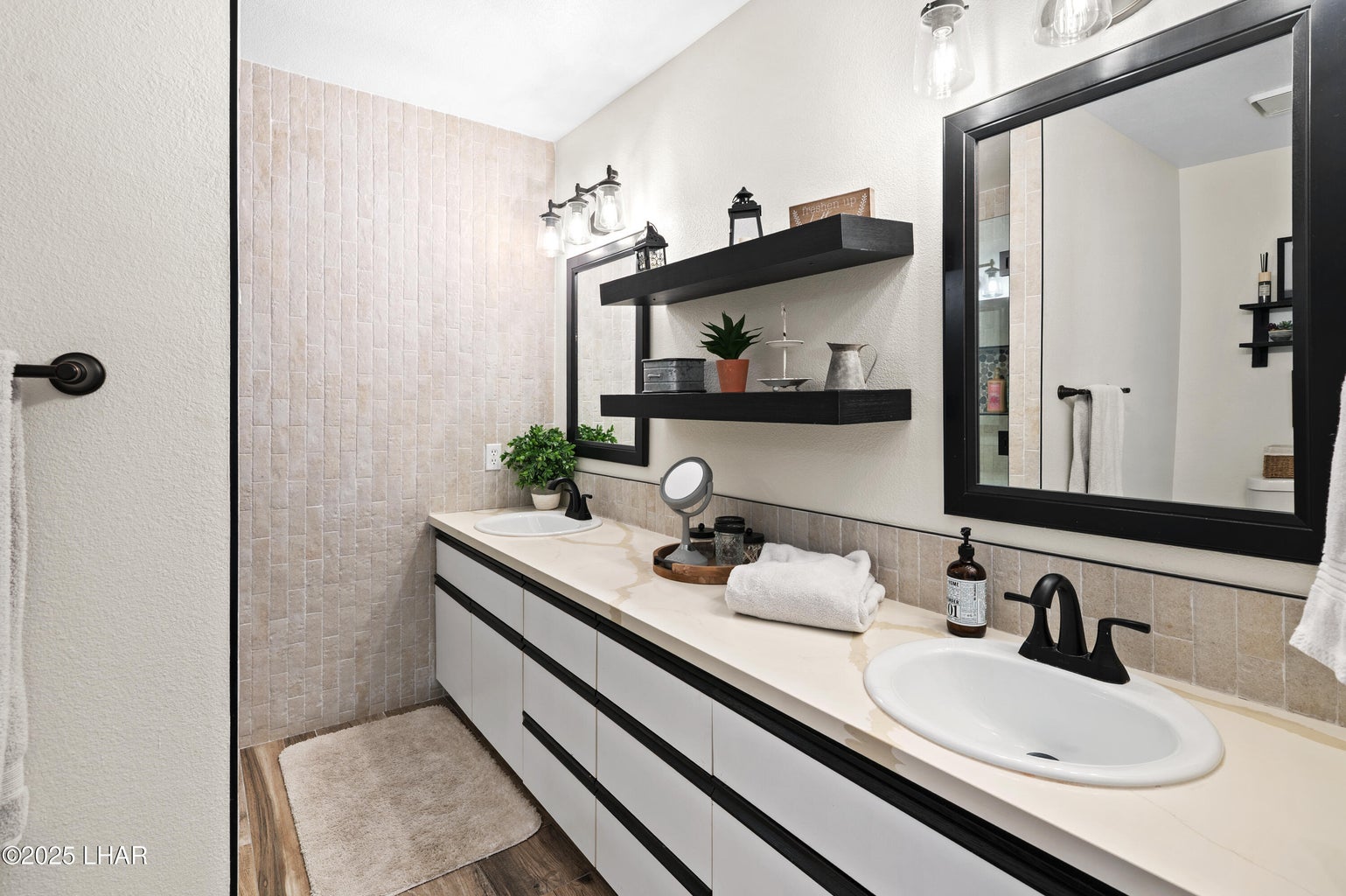 20251008000806756831000000-o