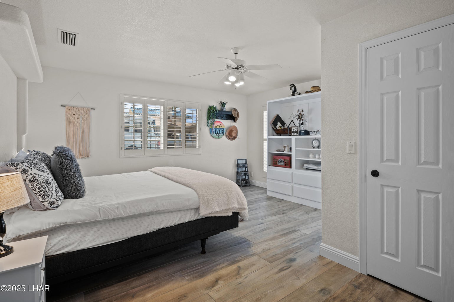 20251008001600345033000000-o