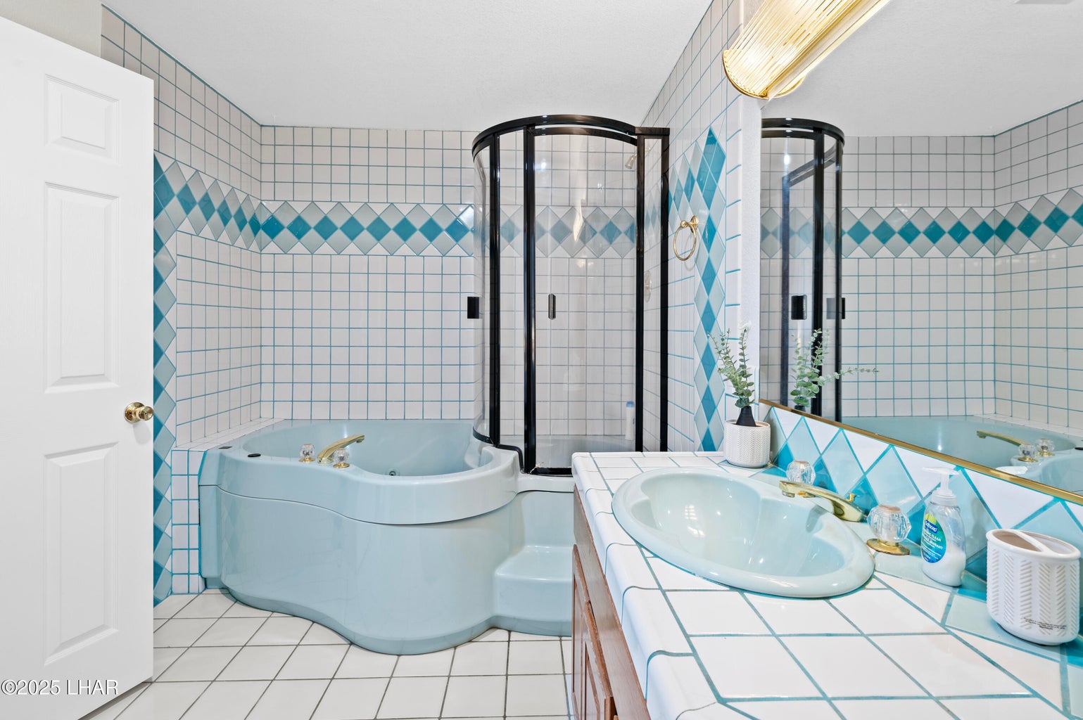 20251008001935261978000000-o