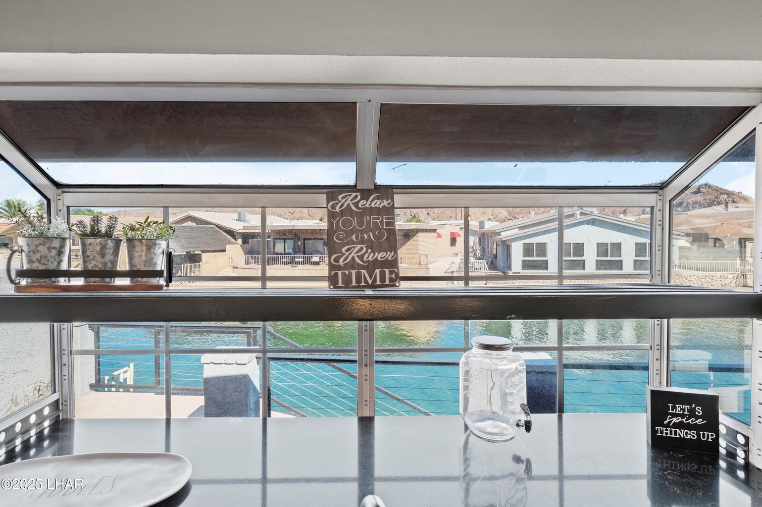 20251008002038744887000000-o