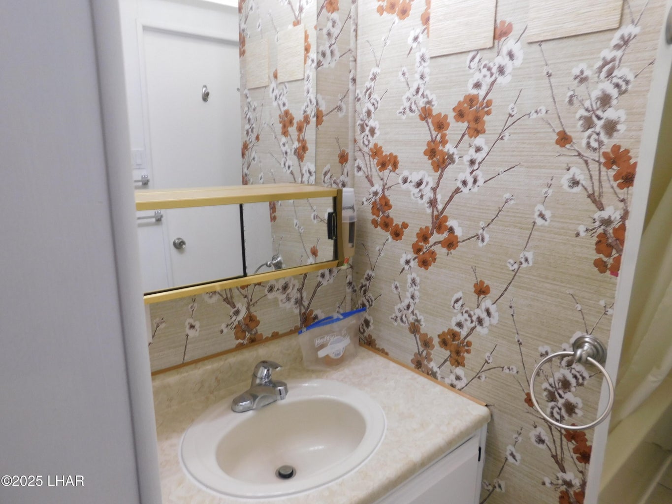 20251028195224244219000000-o