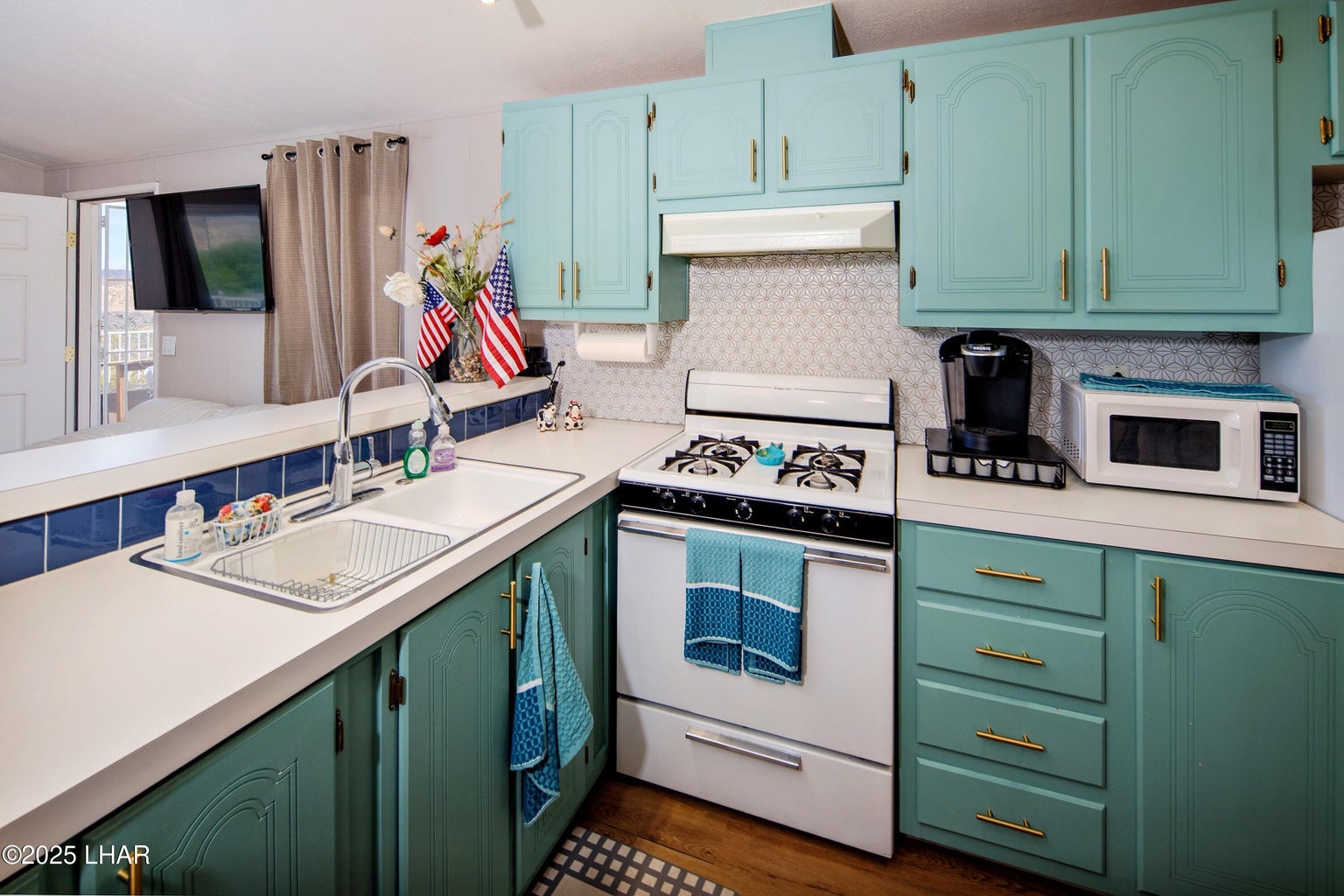 20251104182511758080000000-o