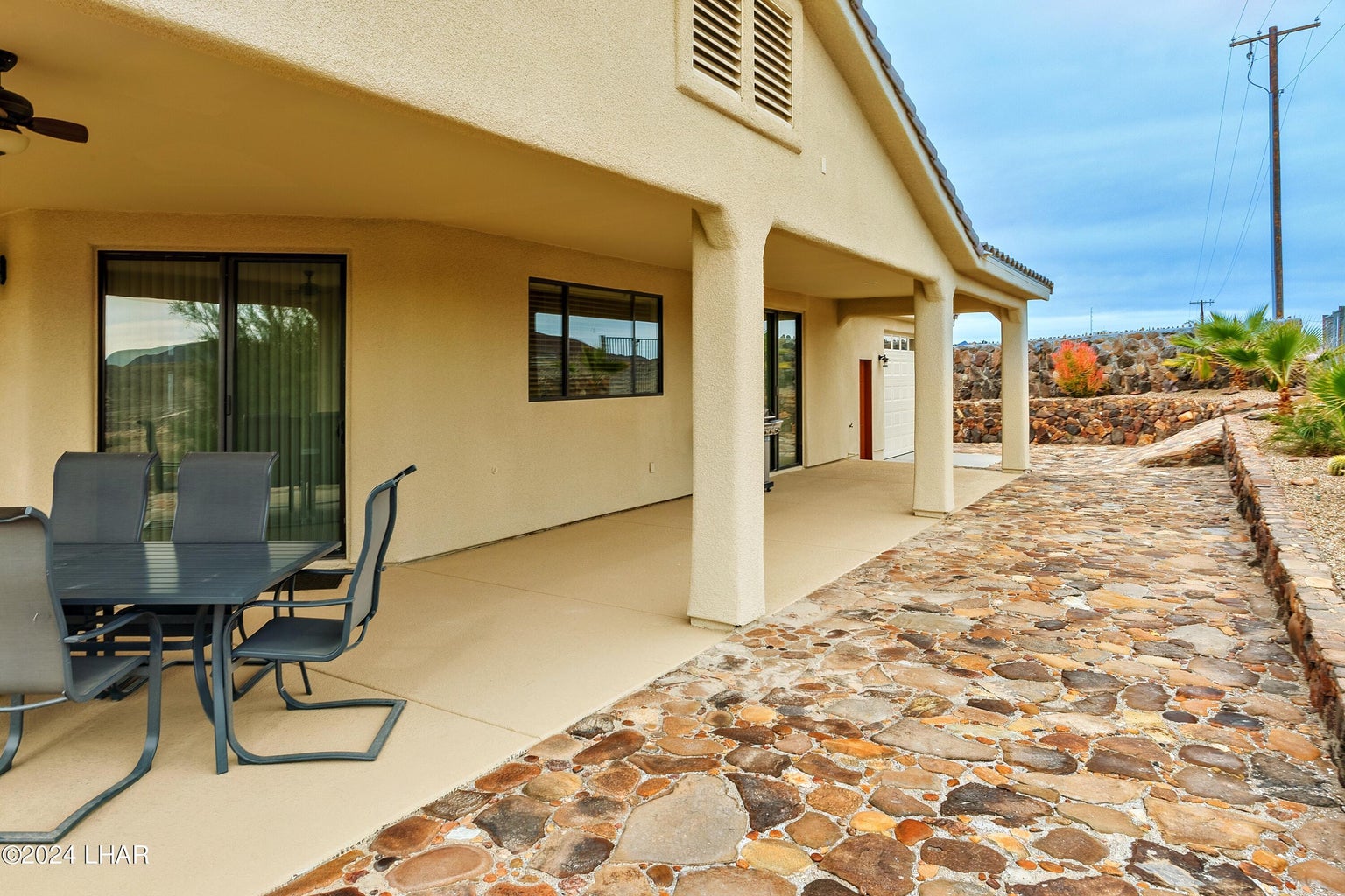 20251110203901256420000000-o