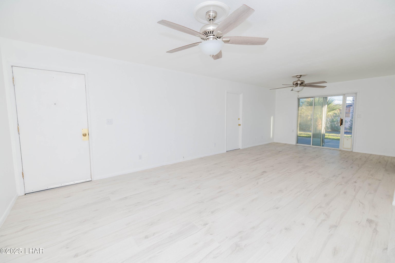 20251212220251082449000000-o