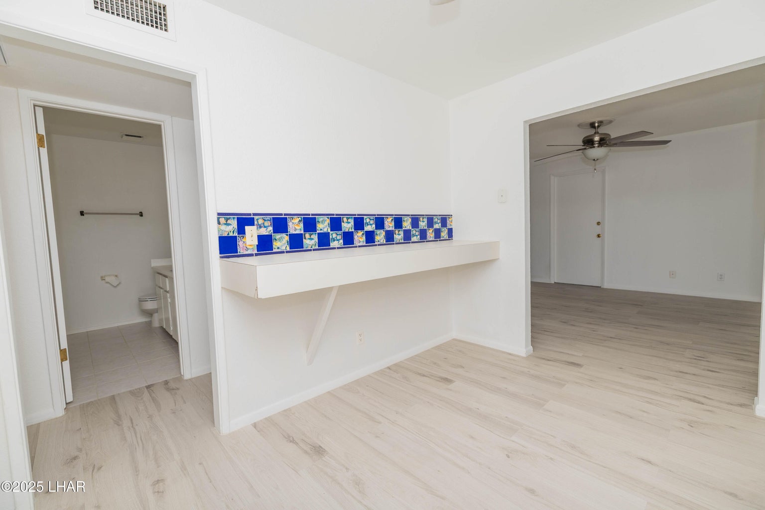 20251212220305319339000000-o